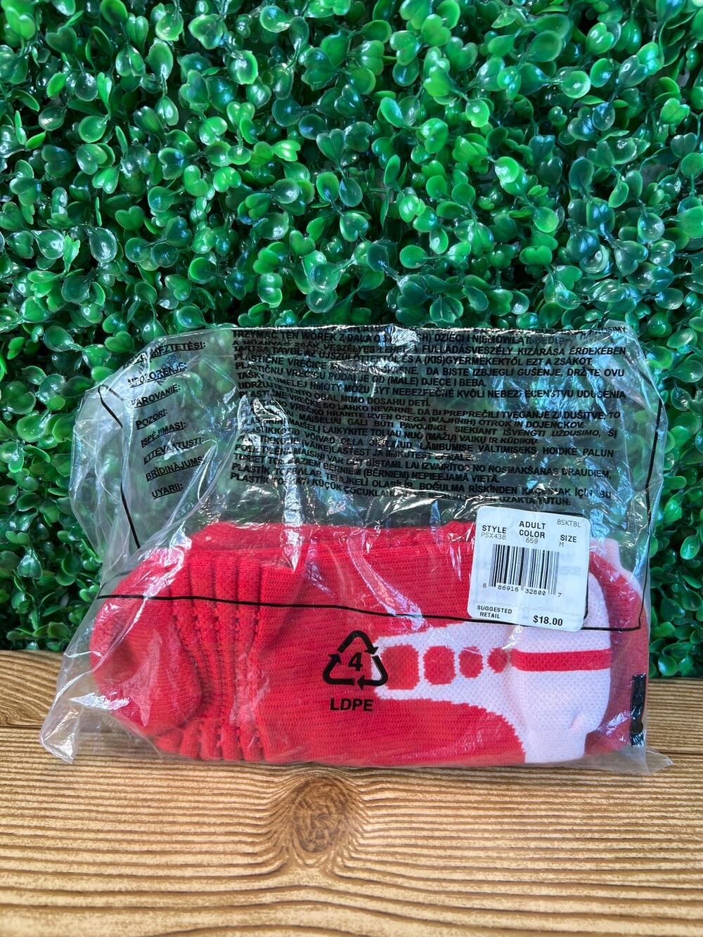 NWT Adult Mens Size M Red Basketball Socks New